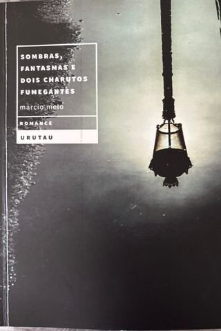 Capa do livro Sombras, Fantasmas e Dois Charutos Fumegantes